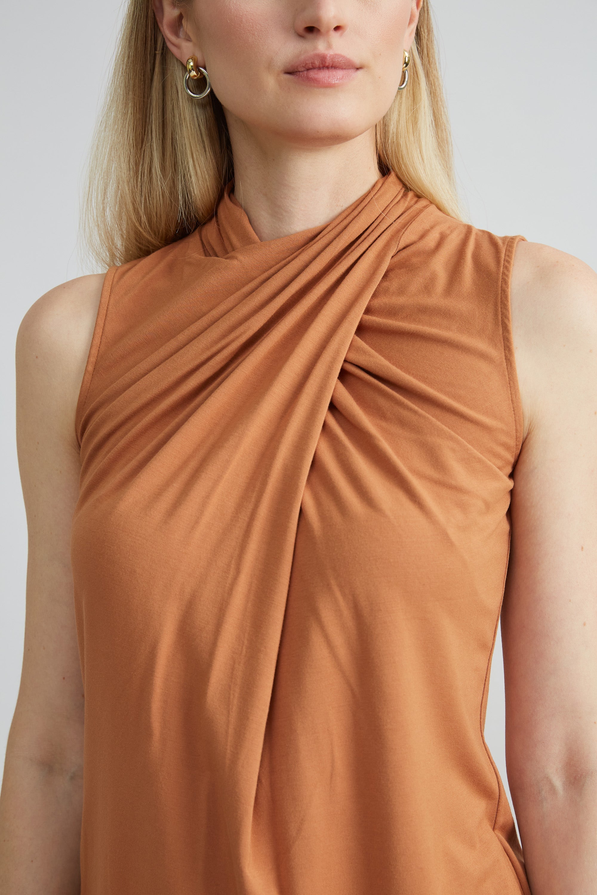 Sleeveless Twist Neck Knit | Elie Tahari CARAMEL