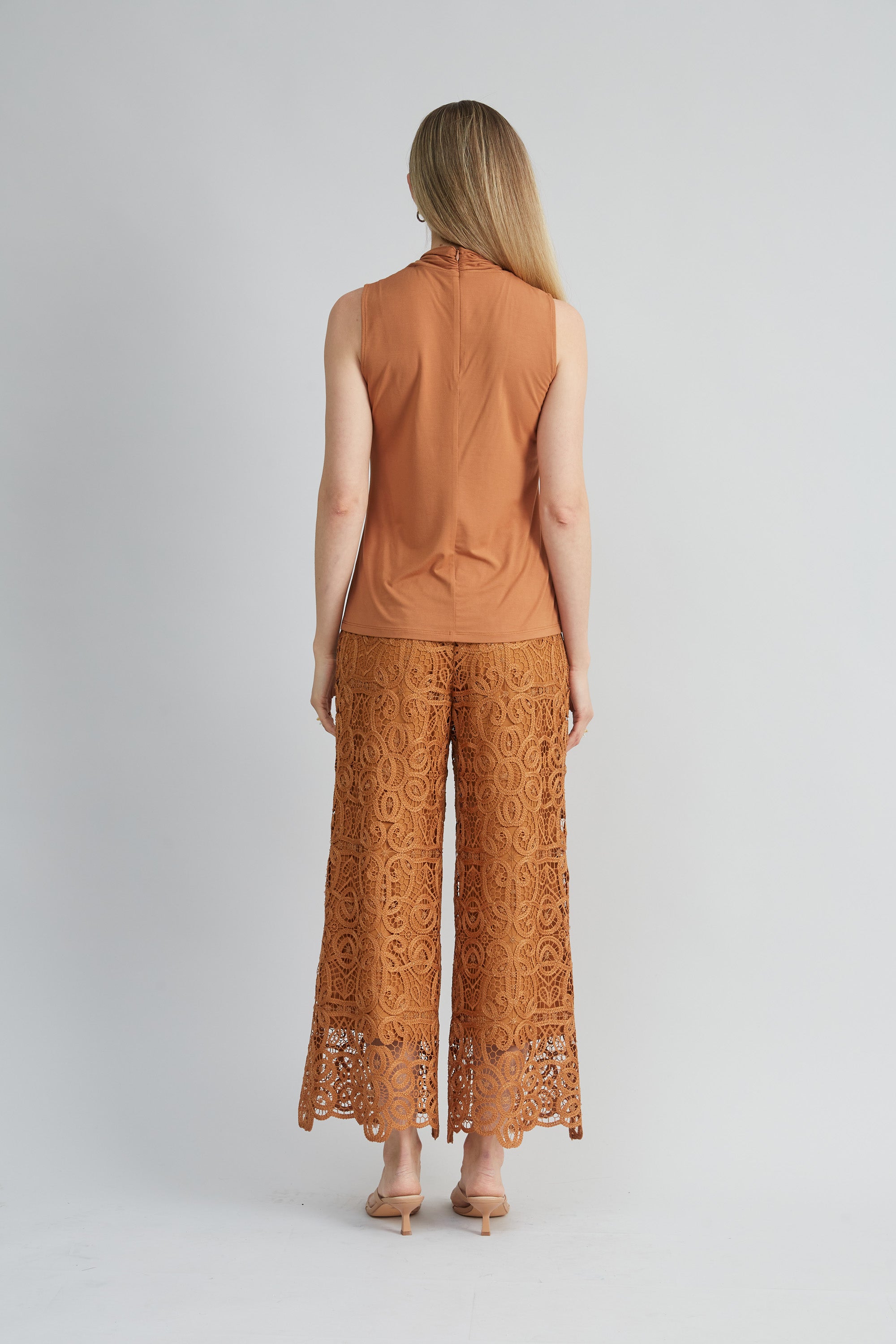 Sleeveless Twist Neck Knit | Elie Tahari CARAMEL