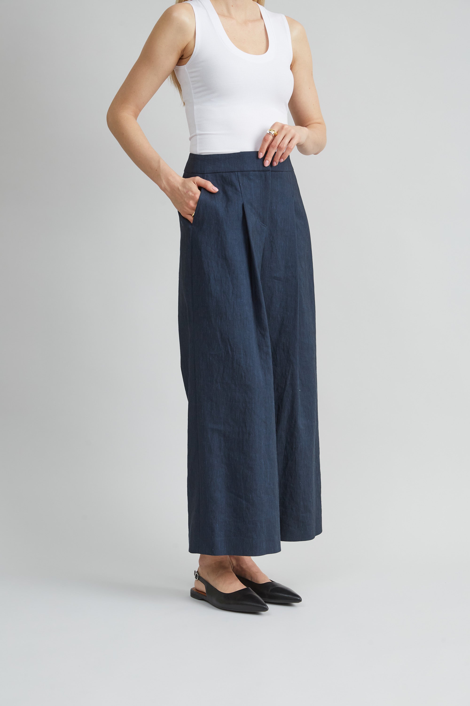 Pleated Linen Pant | Elie Tahari STARGAZER