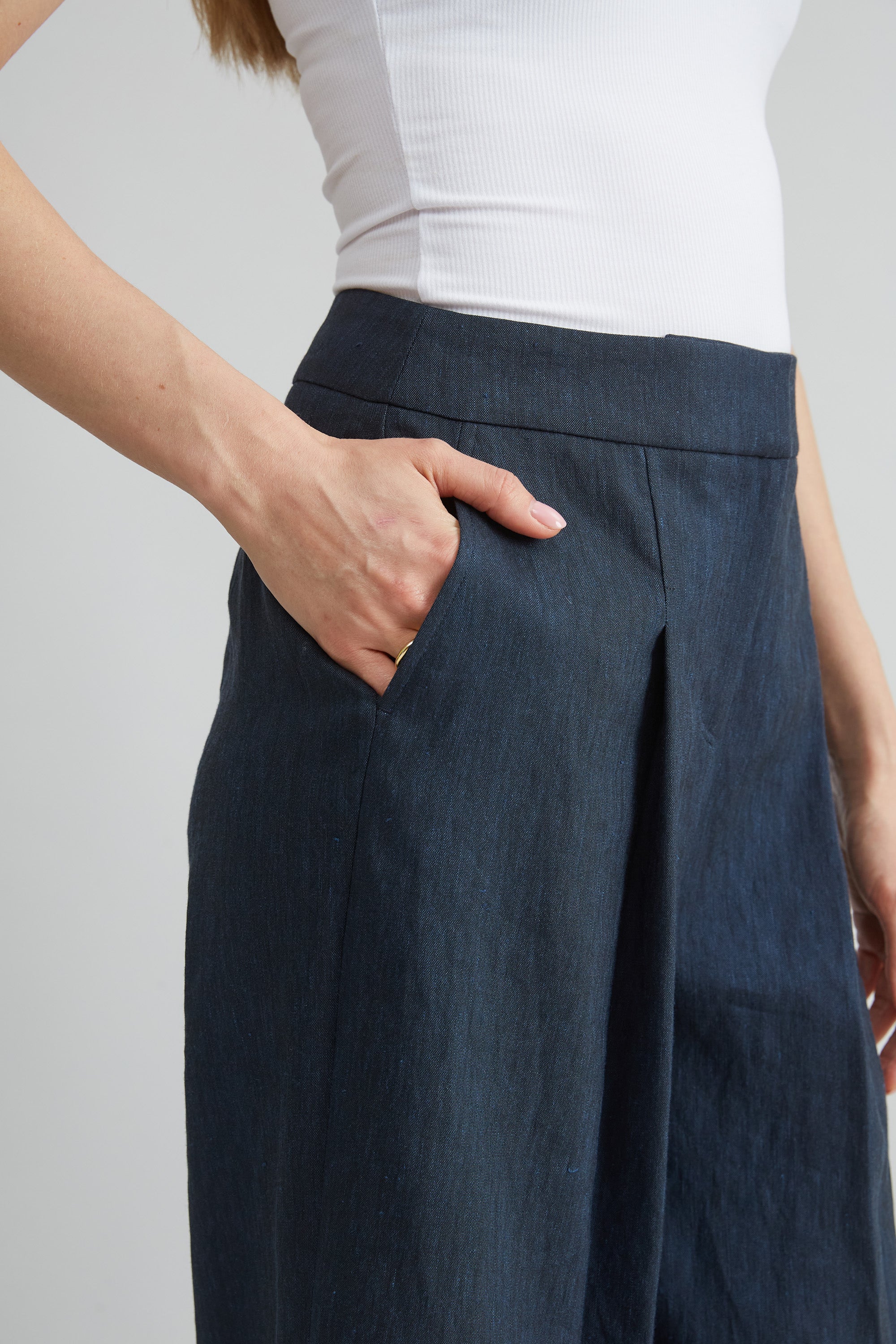 Pleated Linen Pant | Elie Tahari STARGAZER