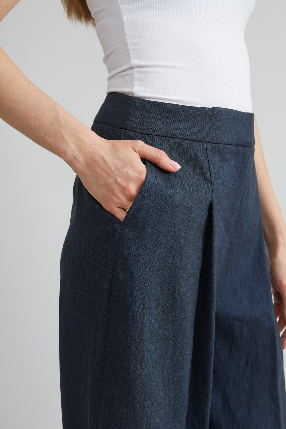 Pleated Linen Pant | Elie Tahari STARGAZER