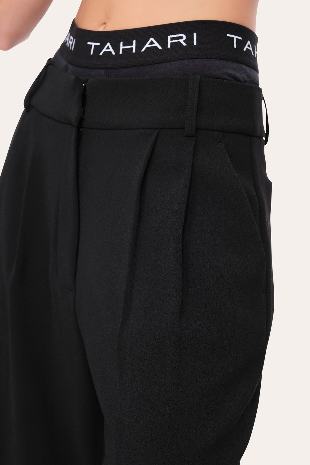 Crepe Pleated Pant | Elie Tahari BLACK